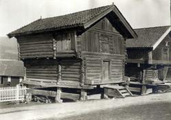 Loft, Klevar, Sauherad, Telemark. Fotografert 1915.