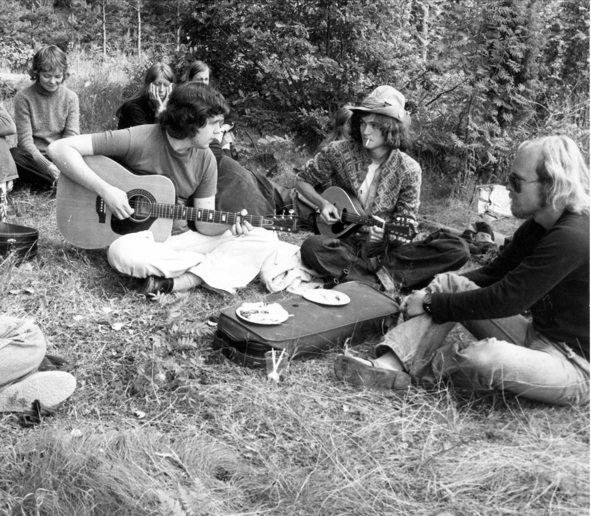 Folkrockgruppa Folque på Västervikfestivalen, 1976. Trond Villa med fele, Eilif Amundsen med gitar og Espen Løvstad med solbriller