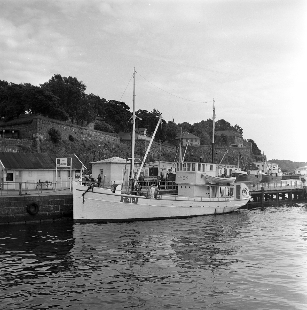 Serie. Fiskeskøyta "Barodd" på sightseeing. Fotografert 14. juni 1961.