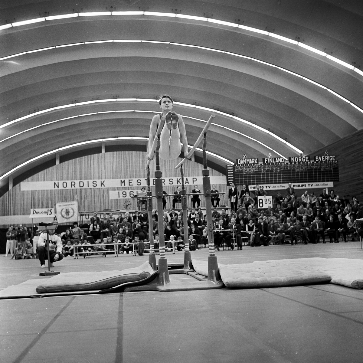 Serie. Nordisk mesterskap i turn, herreturnere, Njårdhallen i Oslo. Fotografert 2. desember 1961.