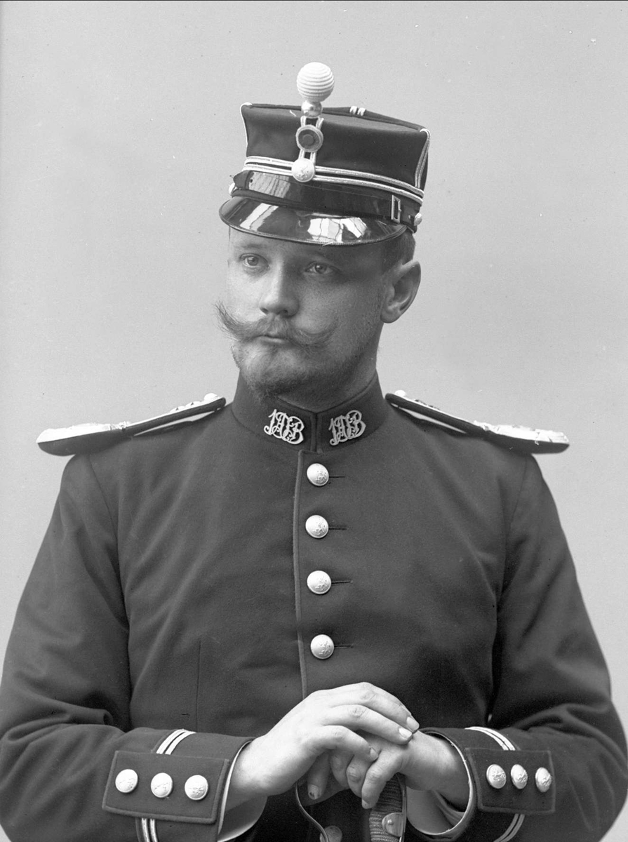 Portrett, Karl Ingvar Nandrup, født 1864, i uniform som løytnant.