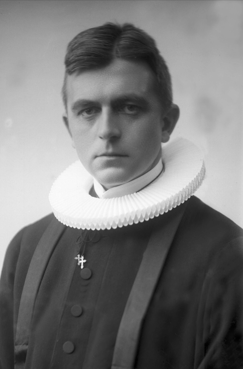 Portrett, pastor Grønvold-Hansen.