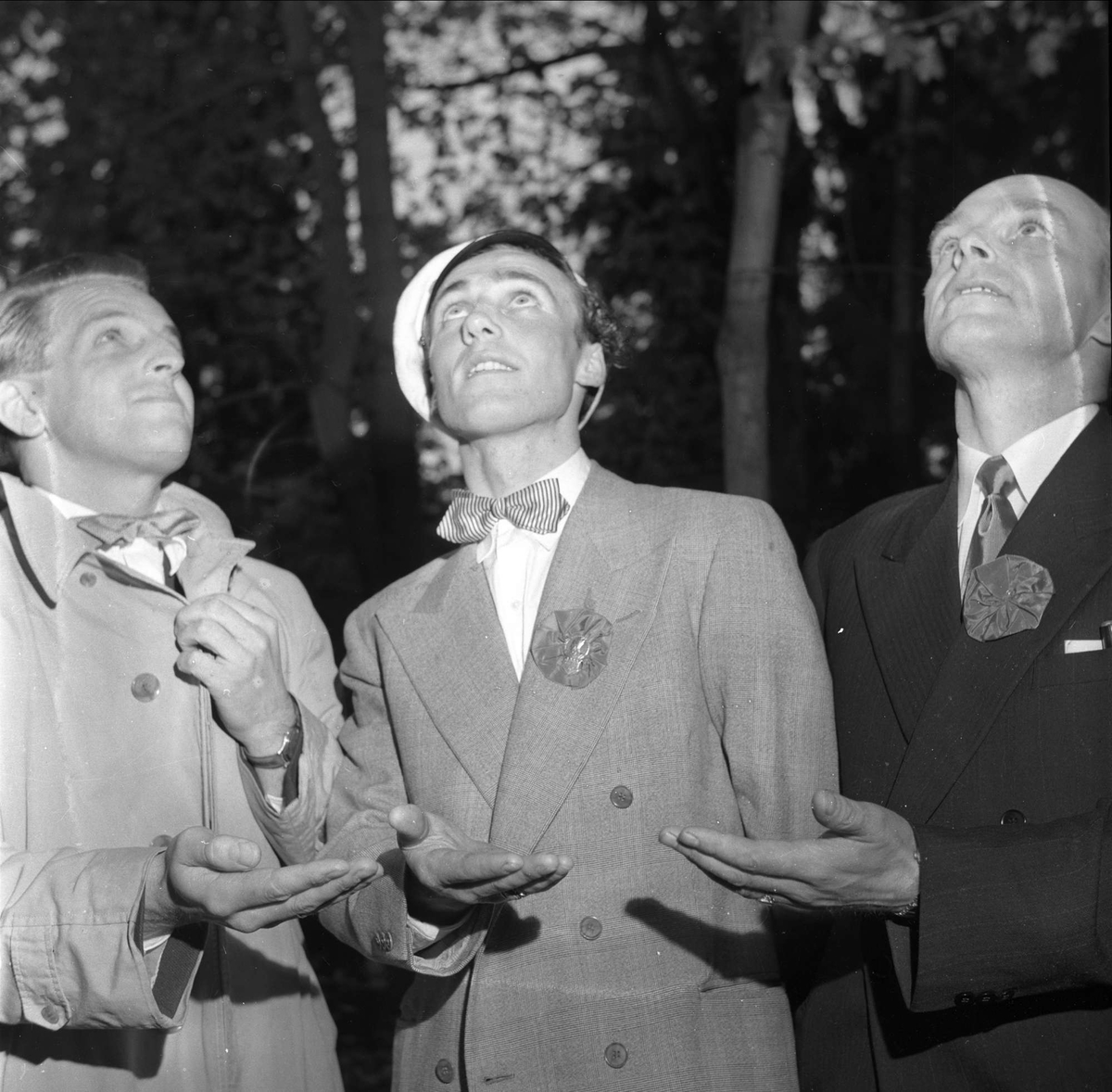 Tre menn. Folkemuseet, Oslo 24.05.1954. Bygdelag, nordnorsk stevne.