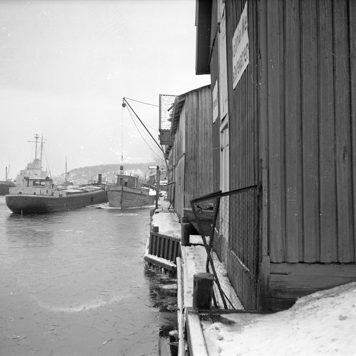 Drammen, 28.02.1953. Havn med båter.