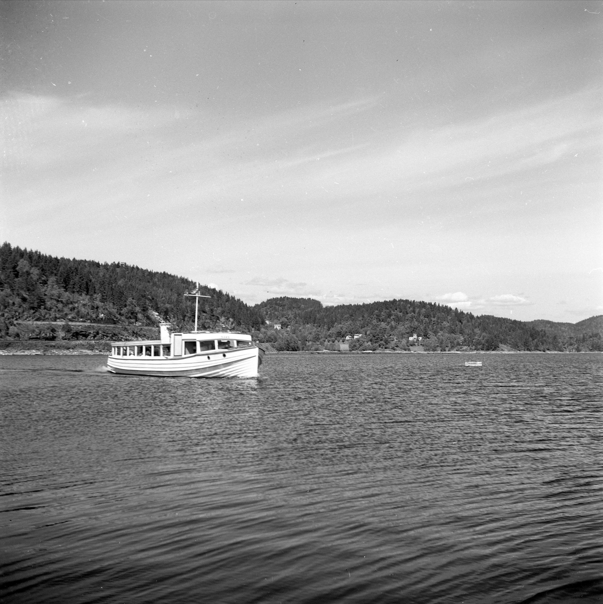 Farris, Larvik, 09.08.1955. Farrisbåten. 
Fergetrafikk på Farrisvannet.