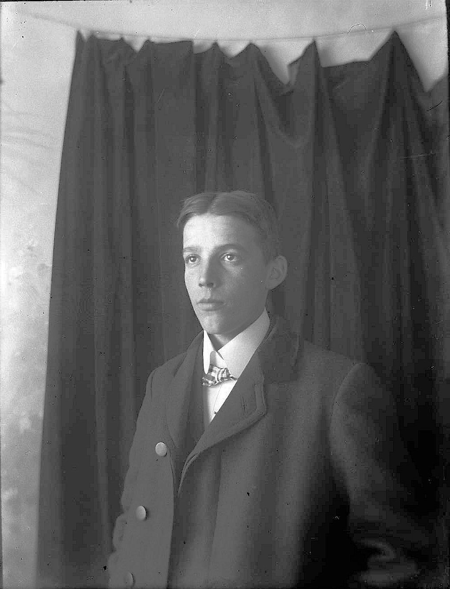 Porträtt av Georg Renström som ung.