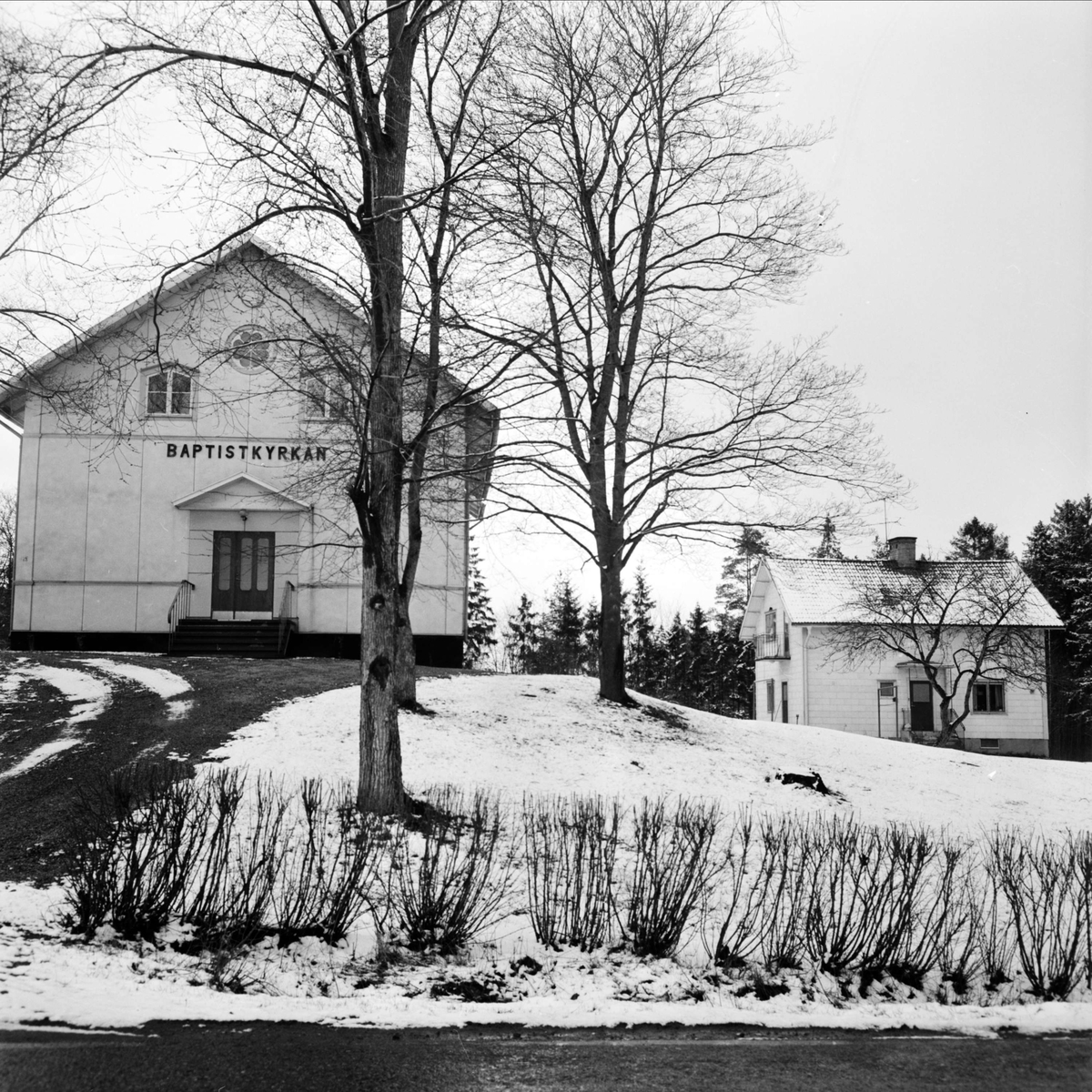 Söderfors baptistkyrka, Söderfors socken, Uppland april 1973