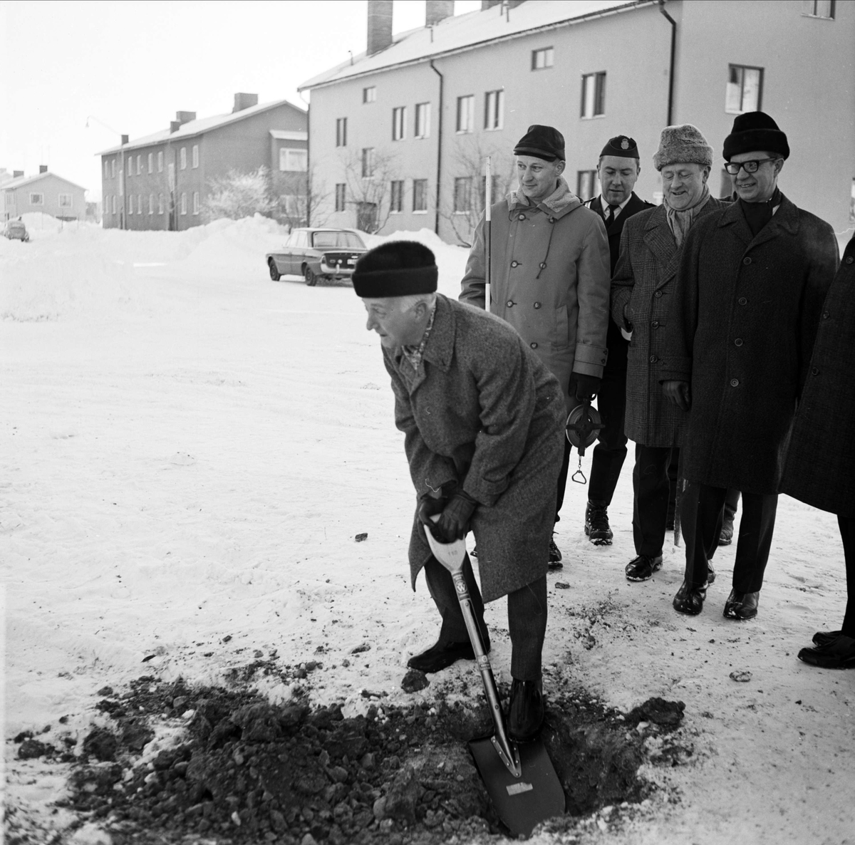 "Första spadtaget på polishusbygget" i Tierp, Uppland, januari 1968