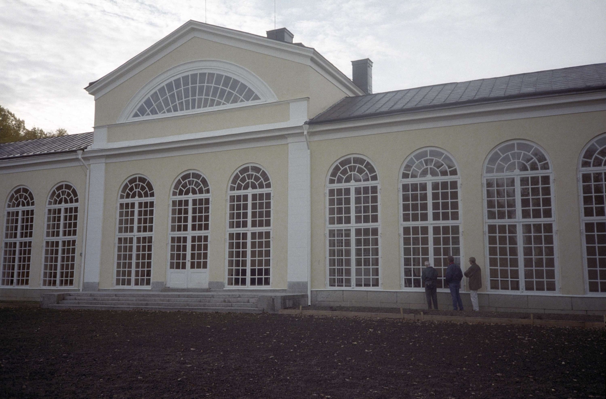 Slutbesiktning efter restaurering av orangeriet vid Örbyhus slott, Vendels socken, Uppland 1995
