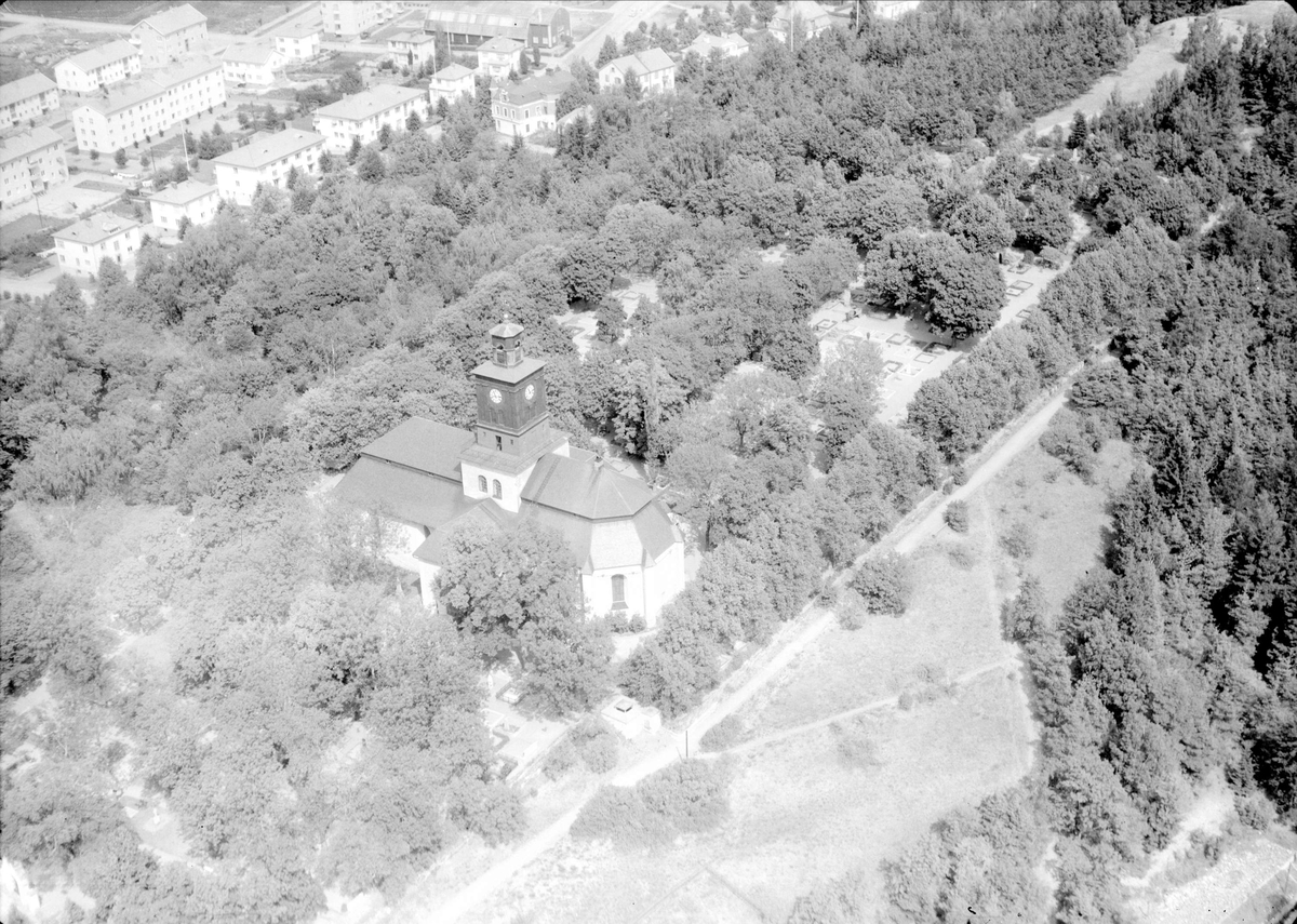 Flygfoto över Vårfrukyrkan, Enköping 1947
