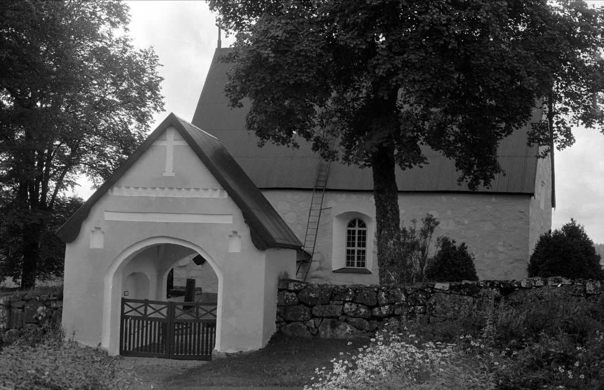 Stigluckan vid Bladåkers kyrka, Bladåkers socken, Uppland 1987