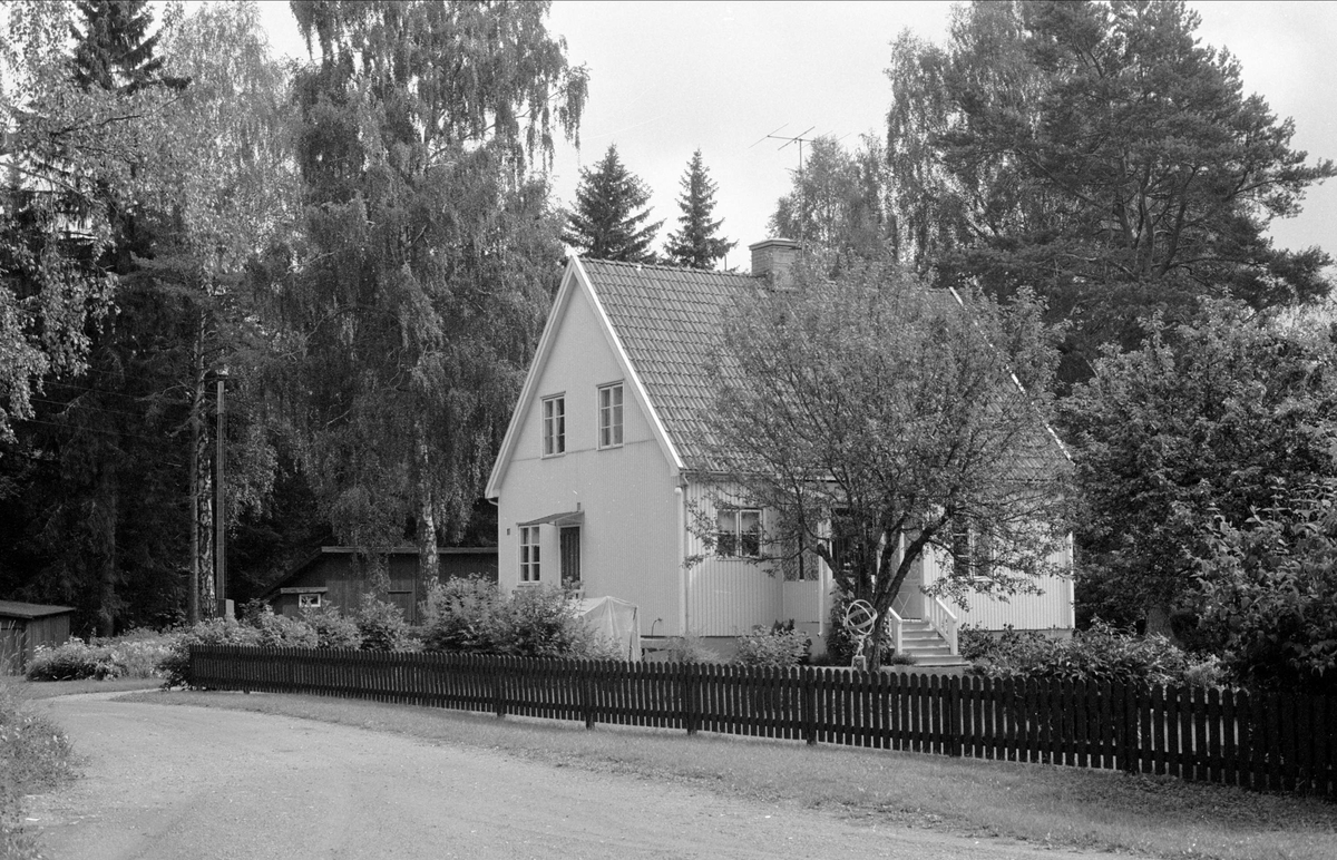 Bostadshus, Rostliden, Bladåkers socken, Uppland 1987