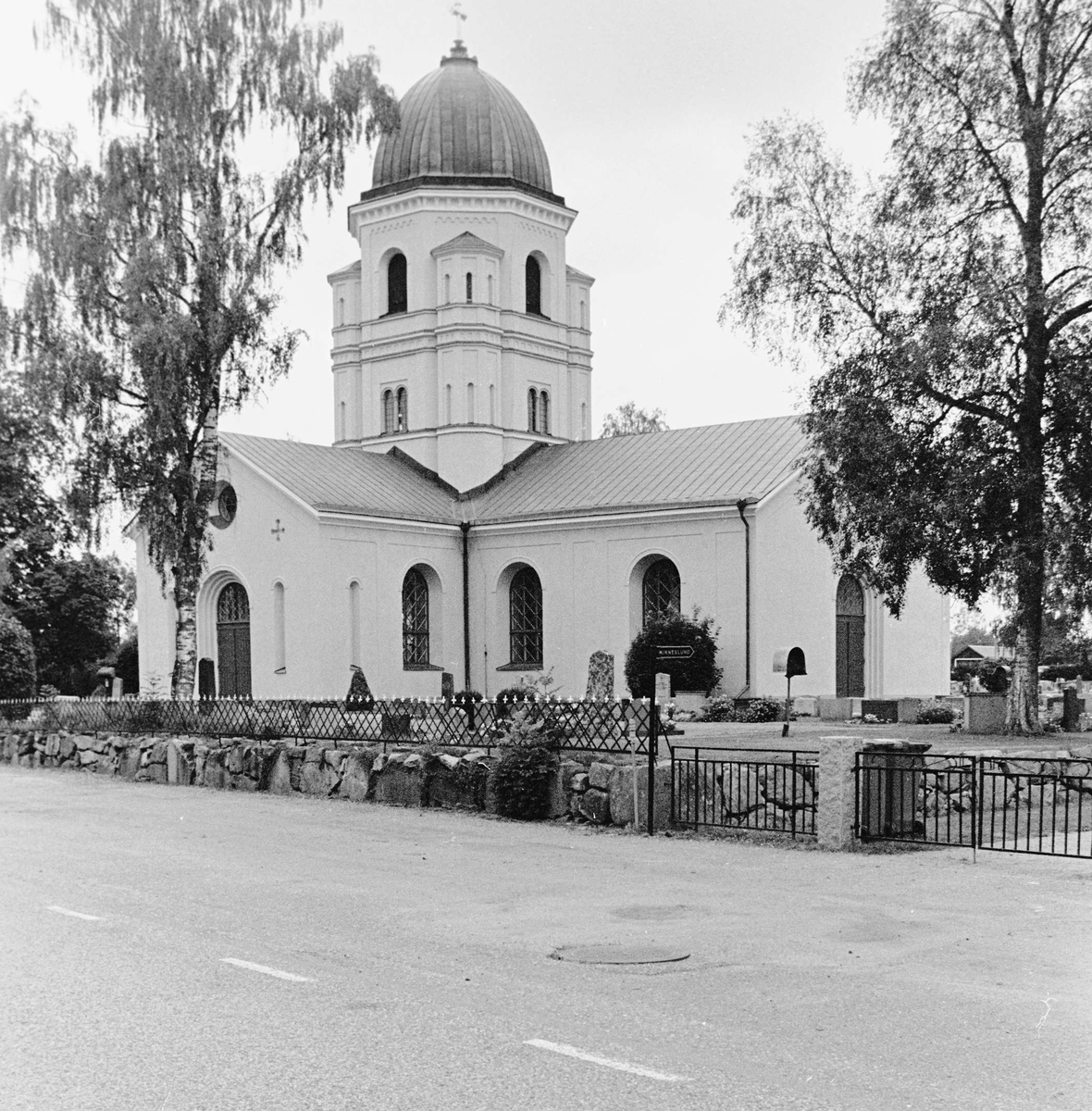 Hållnäs kyrka, Uppland 2000