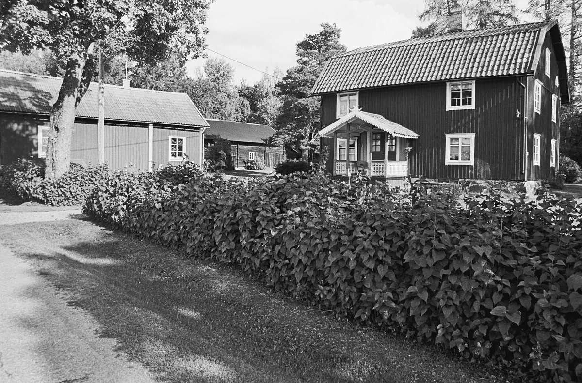 Lunda gård, Rocknö, Tolfta socken, Uppland 2000