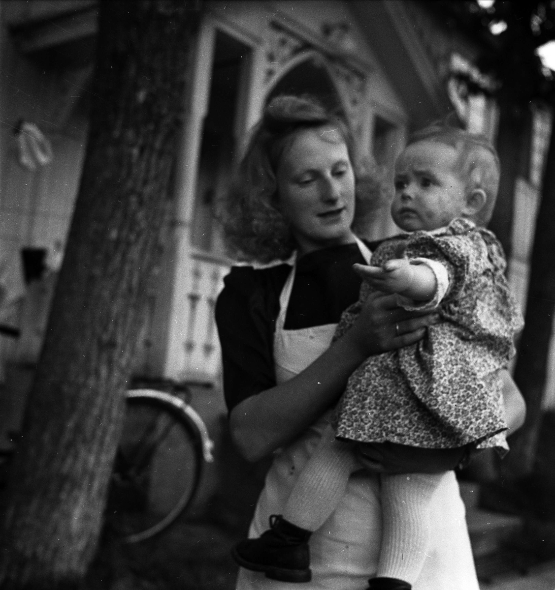 Ung kvinna med litet barn, Norge 1947