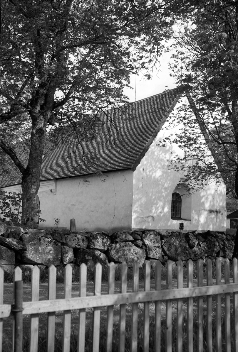 Arnö kyrka, Kungs-Husby socken, Uppland
