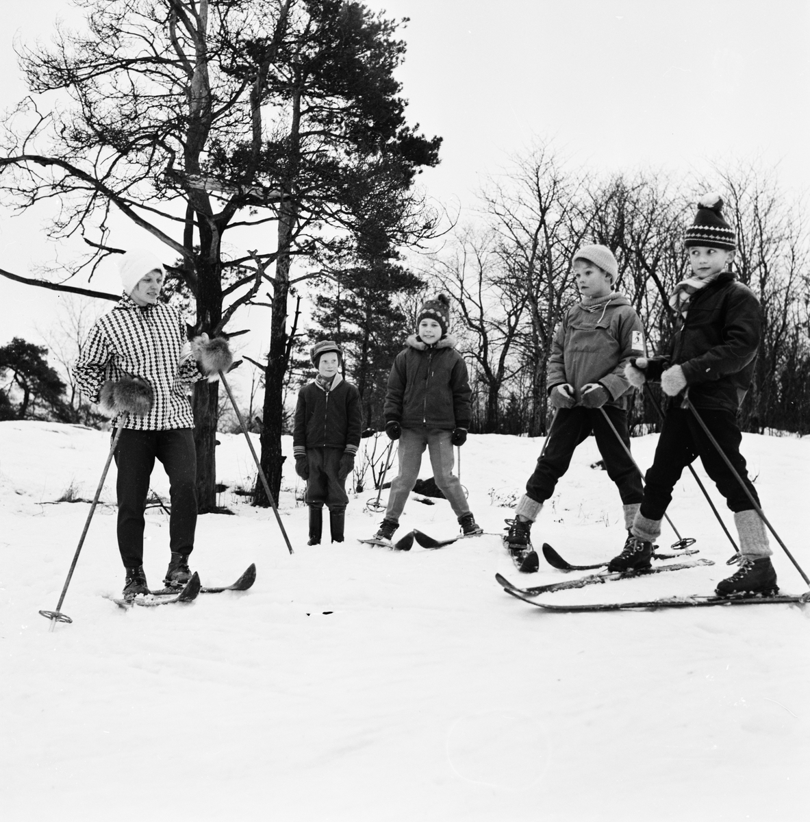 Barn åker skidor, Uppsala februari 1961