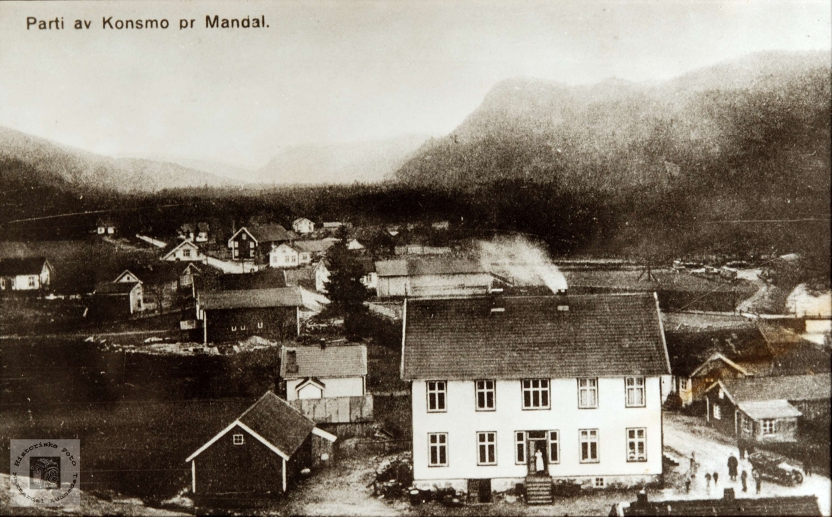Oversiktsbilde av Konsmo sentrum fra Kirkeklomra.