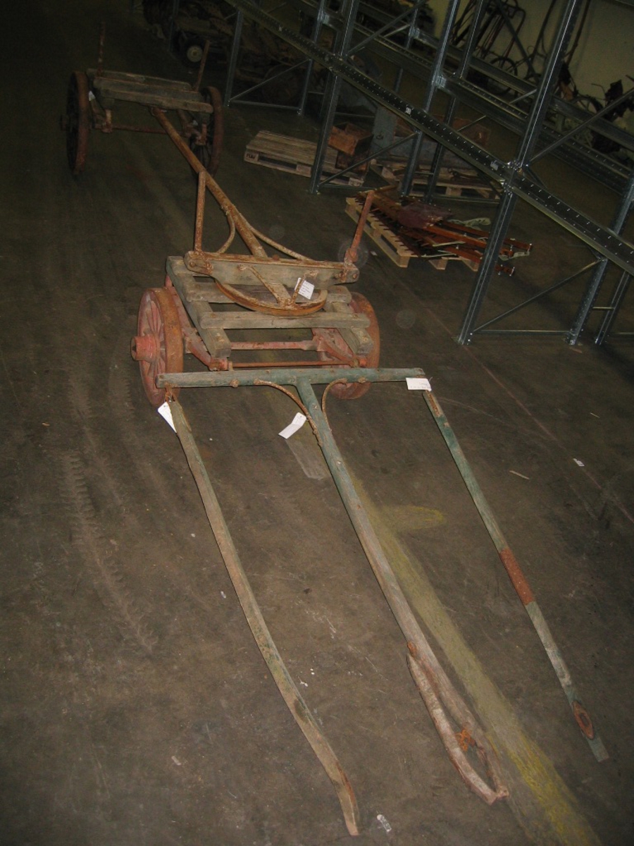 for transport av trelast og lignende(5 deler)(Bildet viser vogna montert)

Tospann, 4 hjulsvogn med stillbar hjulavstand for transport av trelast