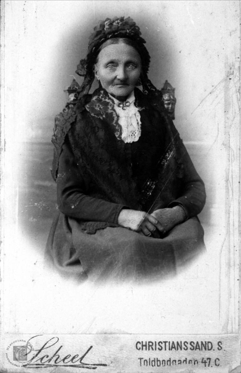 Portrett av ukjent dame muligens fra Grindheim eller omegn.