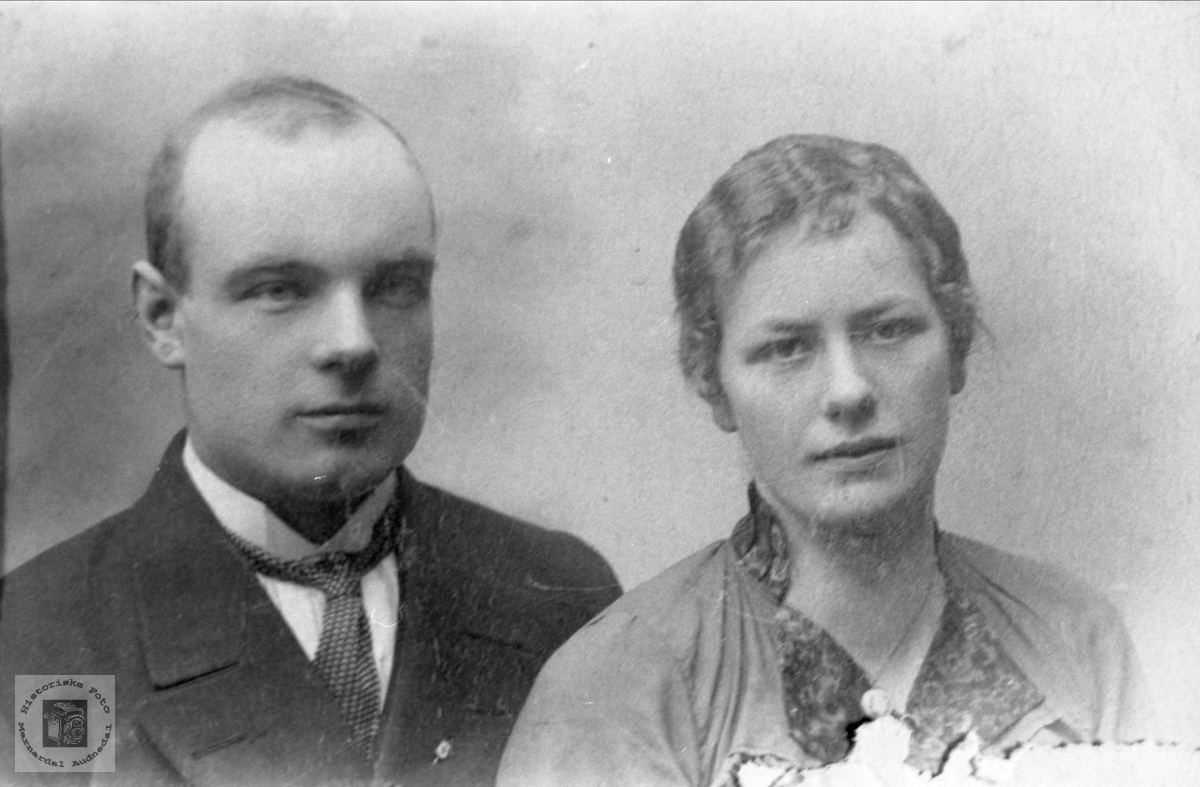 Portrett av ungt par, Tora og Torkel Foss, Bjelland.