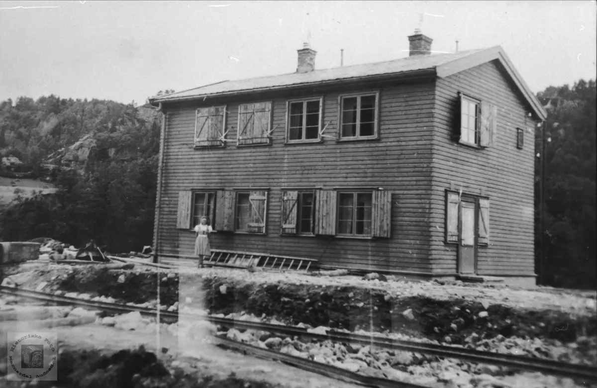 Leivoll stasjon, Laudal.