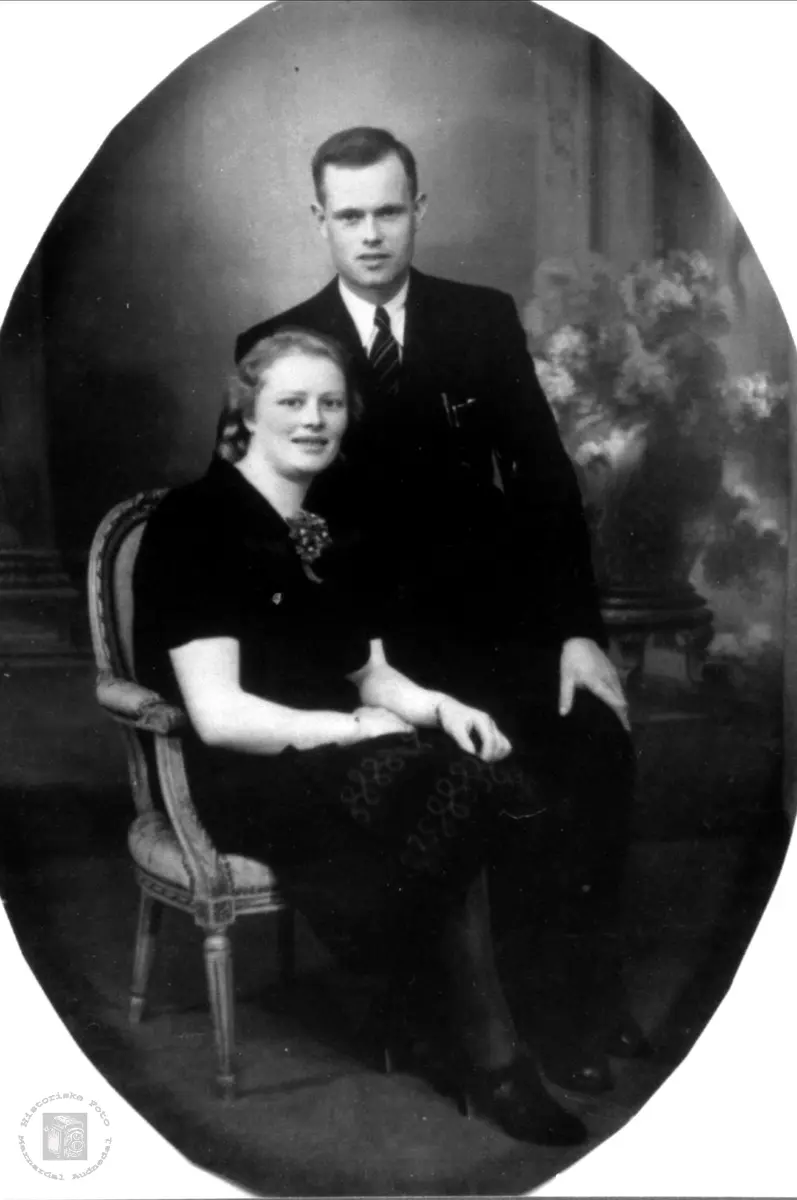 Portrett av ekteparet Anne Marie og Gunnar Bruskeland, Laudal.