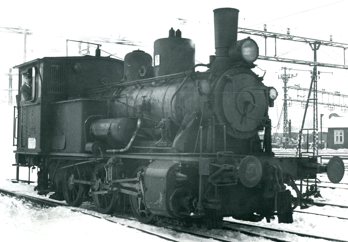 Damplokomotiv type 25d nr. 424 i skiftetjeneste på Oslo Østbanestasjon