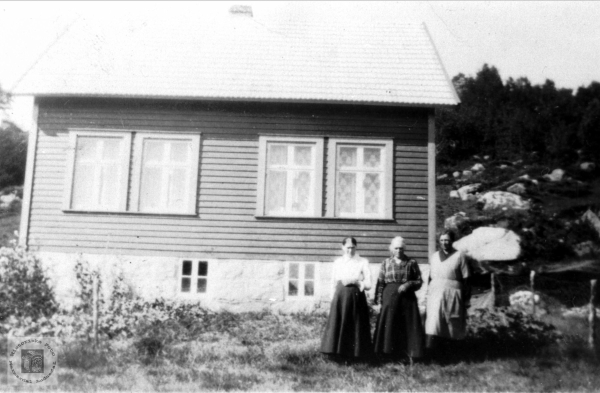 3 kvinner på Vågestad i Sør Audnedal
