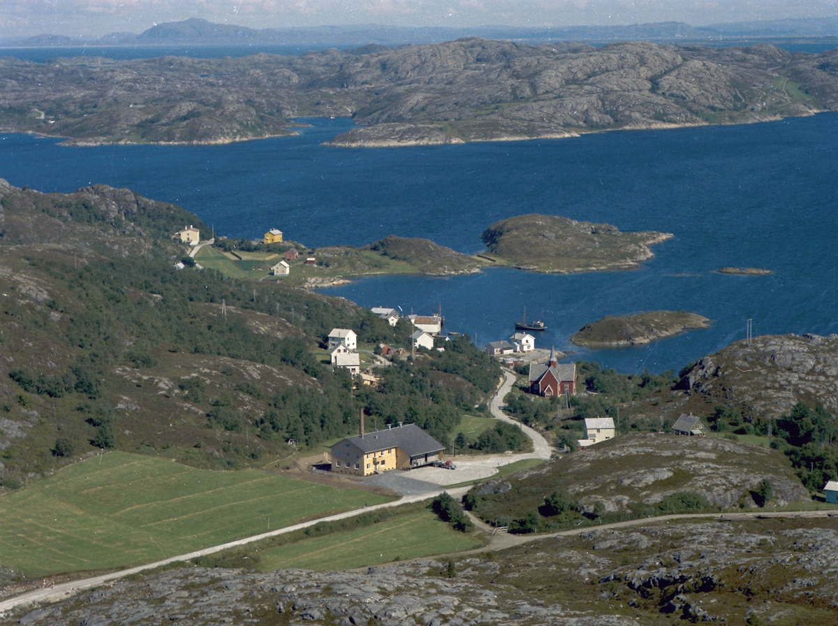 Fillan med Fjellværsøya i bakgrunnen.