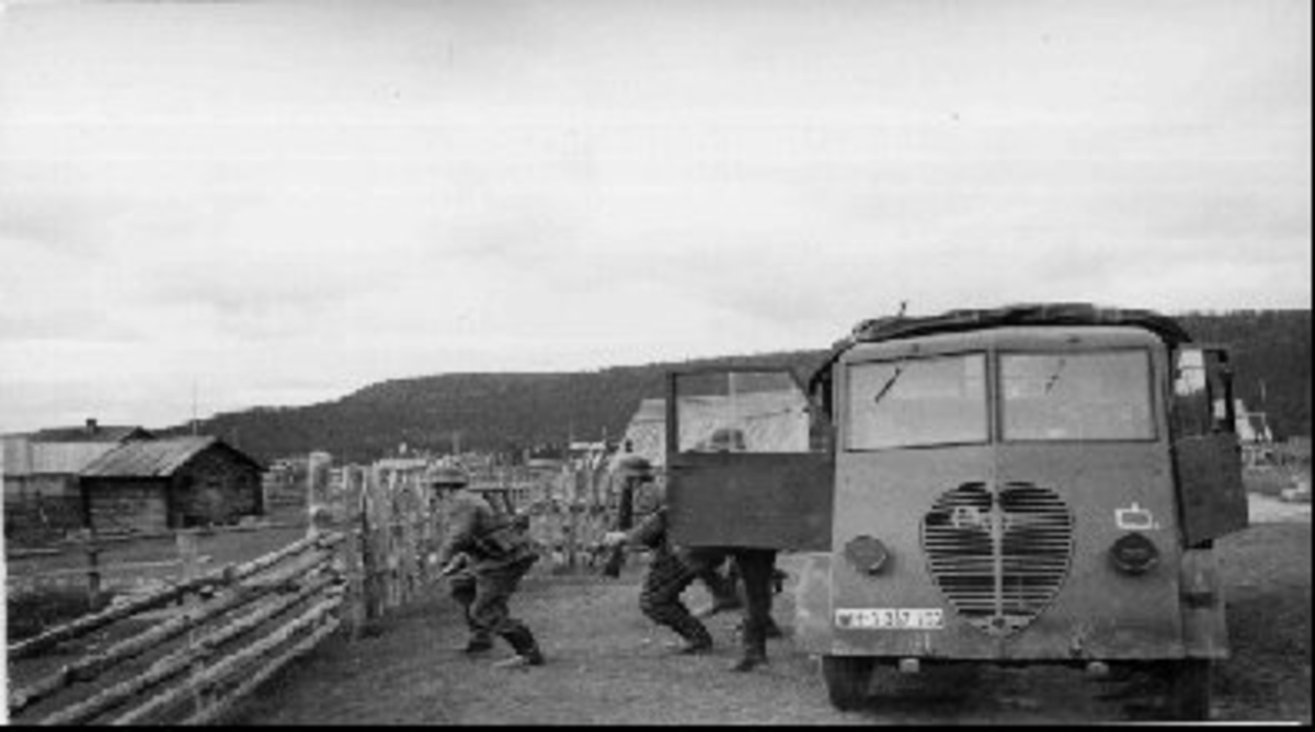 Lastebil, soldater, gårder
Peugeot DMA