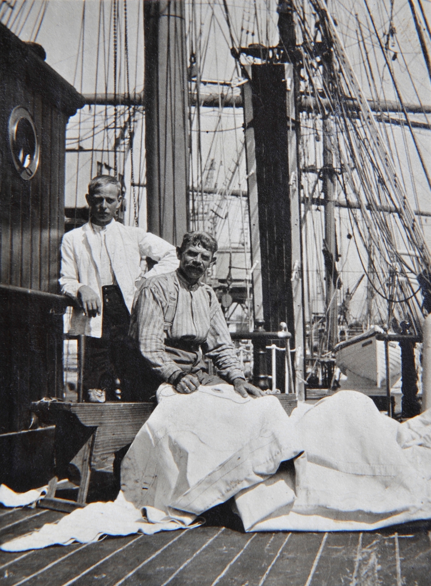 Stuert og seilmaker ombord i Stålfullrigger 'Spangreid' (ex Fairport)(Russel & Co., Port Glasgow).
