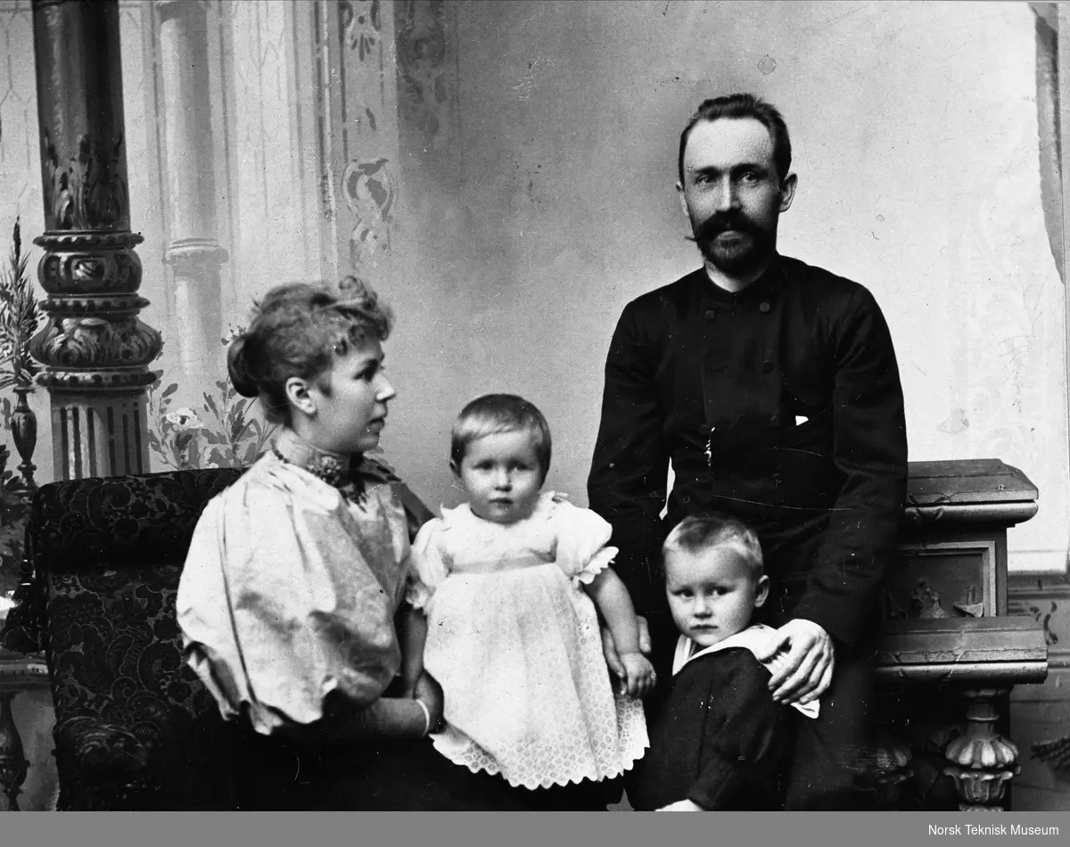 Ægidius Elling med sin familie, ca 1900
