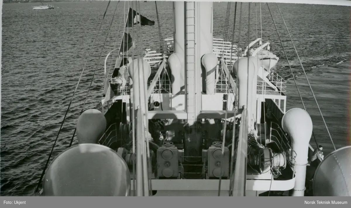 Bakre dekk på lasteskipet M/S Baldrian, B/N 486 under prøvetur i Oslofjorden 21. november 1948. Skipet ble levert av Akers Mek. Verksted i 1947 til Fred. Olsen & Co.