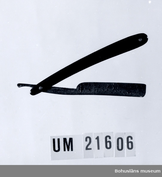 Funktion: för rakning.
Placerad i ask UM21600. Skaft av svart bakelit.