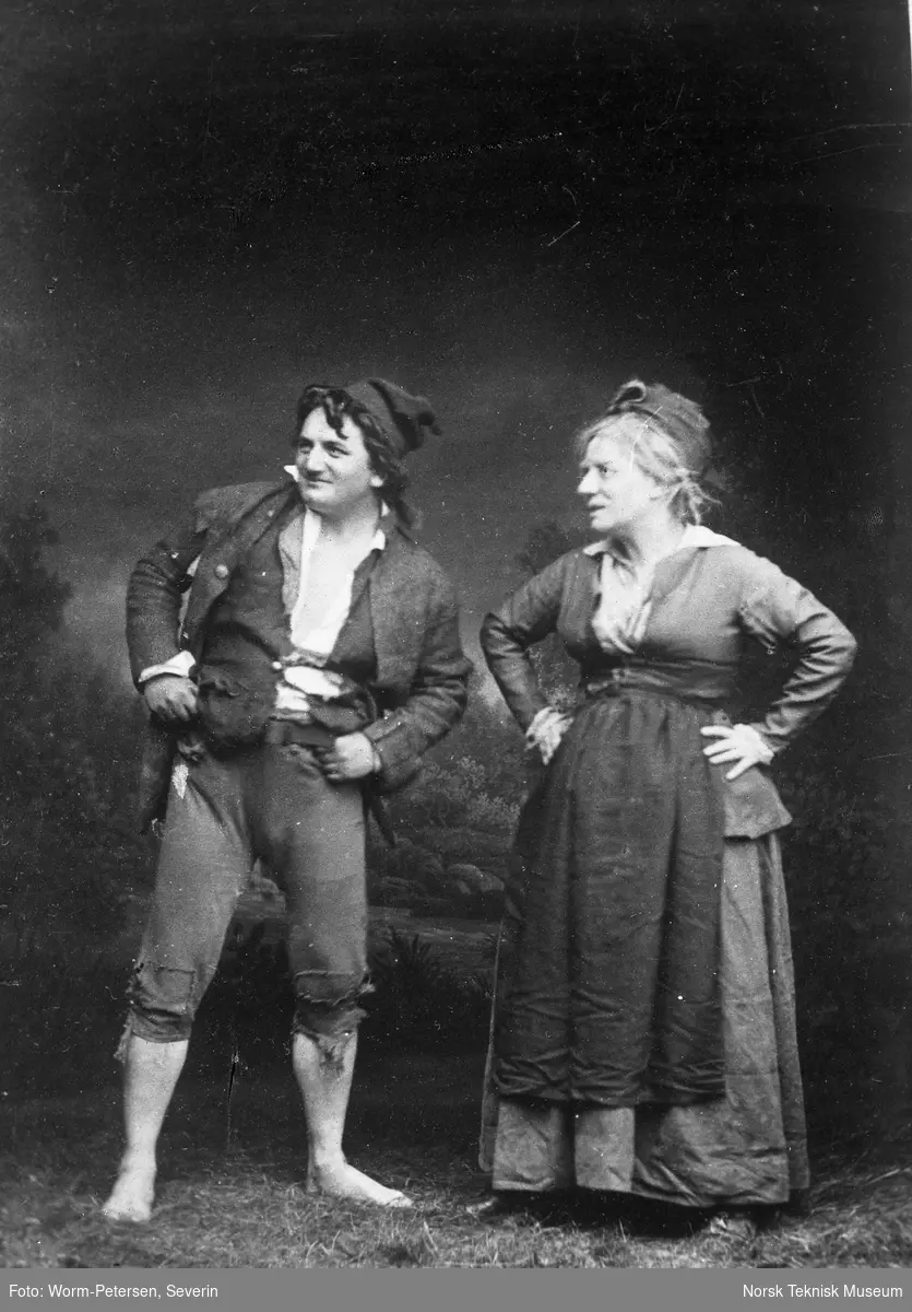 Skuespillerene Sofie Parelius og Henrik Klausen i Peer Gynt av Henrik Ibsen. Fra uroppførelsen ved Christiania Theater 1876