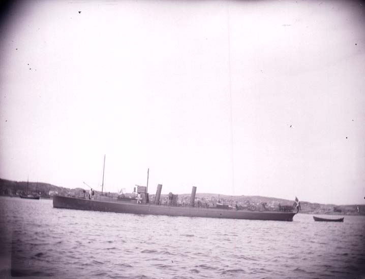 Enligt text som medföljde bilden: "Danske torpedbåten Springeren från sidan 11/8 1899. Lysekil".