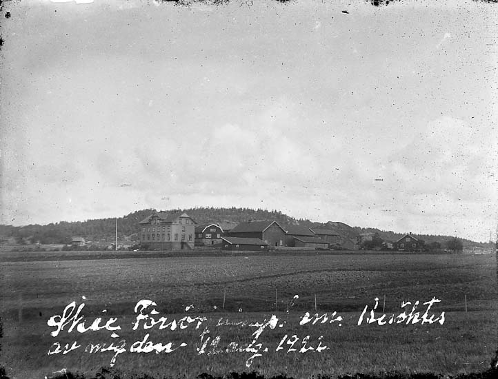 Enligt text på fotot: "Skee försörjningshem. Besöktes av mig den 12 aug 1922".