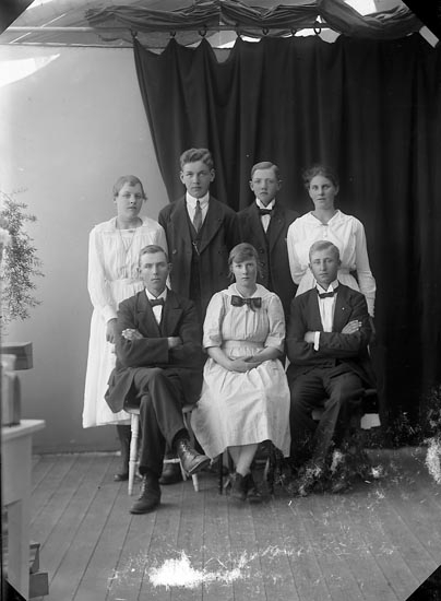 Enligt fotografens journal nr 4 1918-1922: "Kristensson, John Övra Röra Spekeröd".