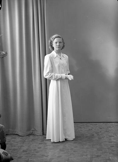 Enligt fotografens journal nr 7 1944-1950: "Oskarsson, Elsie Krontofta Ödsmål".