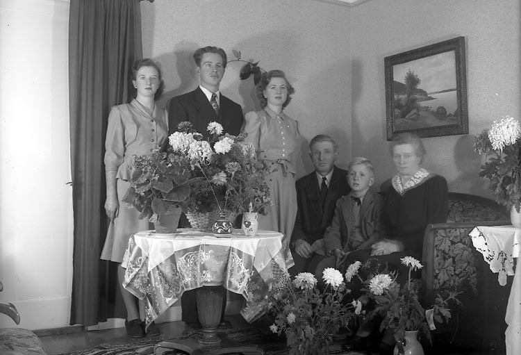 Enligt fotografens journal nr 7 1944-1950: "Andersson, Herr Georg Stenung Här 50 årsdag".