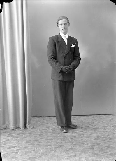 Enligt fotografens journal nr 7 1944-1950: "Wallin, Erik Ödsmål".