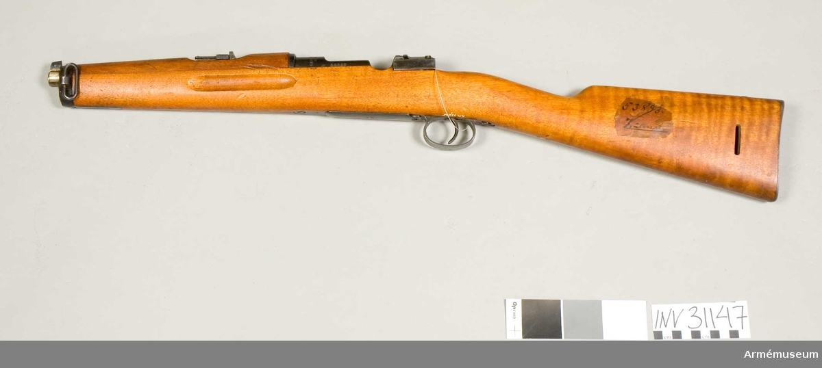 Grupp E II.
Karbin av m/1894-typ, med avkortad pipa. System Mauser 1908