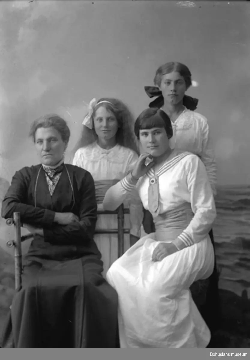 Enligt fotografens journal nr 2 1909-1915: "Johansson, Mathilda, Strandnorum".