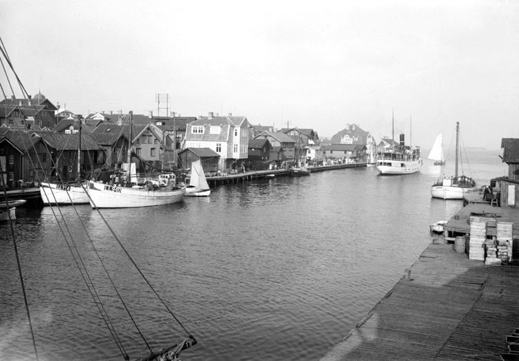 1930 (ca). Smögens hamn, från södra sidan.