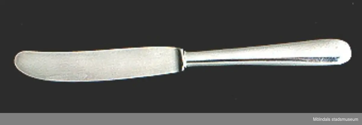 Matkniv.Vid skaftet märkt IS SSK - 110På skaftet inristat bokstaven "P".