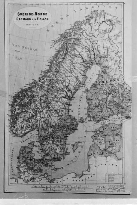 Karta över de nordiska länderna, Sverige, Norge, Danmark och Finland. På kartan, som är från 1900-talets början, har svenska postanstalter och postgångar under 1700-talets första år ritats inför hand. Skala 1:5 000 000.