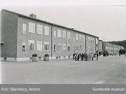 Bild 33-34 Lågstadiebyggnad fr 1960.