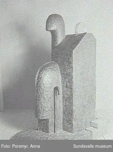 Attagarót tillverkad av brons/tegel/glas, av Sigurdur Gudmundsson år 1986.