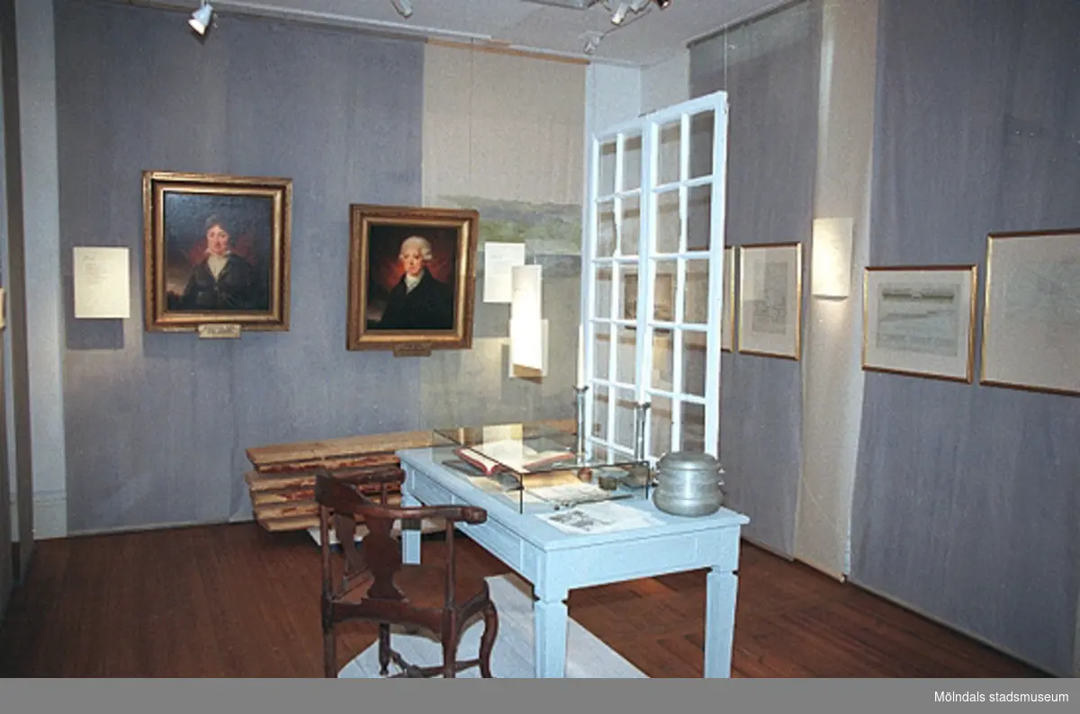 Utställningen under uppbyggnad på Mölndals museum.